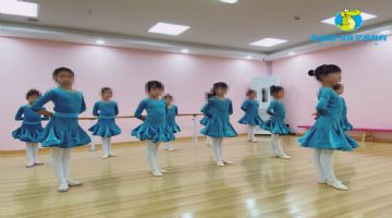 明珠城附近小学生学拉丁舞提升气质来金益晨仲英校区